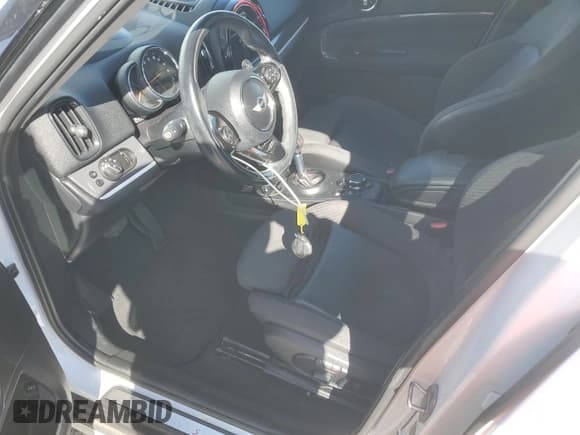 ✅ 2018 MINI Countryman Cooper S • VIN: WMZYT3C30J3E00256 • Lot: 87486795. Wystawiony na Copart z przebiegiem 51 049 mil. Bezpłatny archiwum sprzedaży aukcyjnych z USA i szczegółowy raport historii pojazdu na DreamBid. Zdjęcie 7.