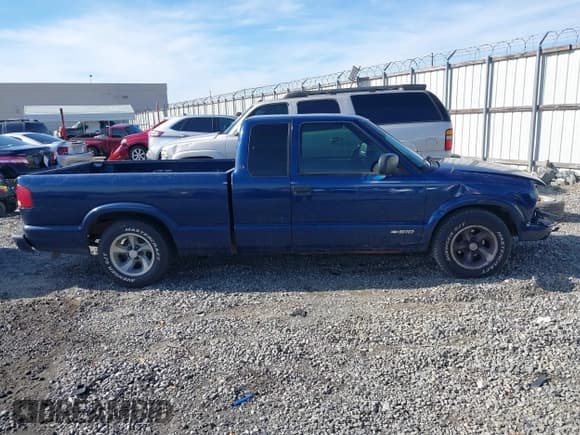 ✅ 2003 Chevrolet S-10 LS • VIN: 1GCCS19X638152206 • Лот: 41464663. Опубликован ранее на IAAI с пробегом 123 231 миль. Бесплатный доступ к архиву аукционных продаж из США и подробный отчёт об истории автомобиля на DreamBid. Изображение 13.