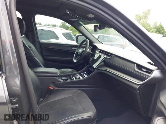 ✅ 2024 Jeep Grand Cherokee Laredo • VIN: 1C4RJHAG9RC156516 • Lot: 42696155. Listed on IAAI with 7,692 mi. Free auction sales archive from the USA and detailed vehicle history report at DreamBid. Image 5.