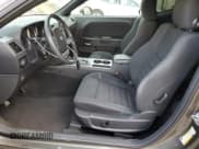 ✅ 2010 Dodge Challenger SE • VIN: 2B3CJ4DV9AH278806 • Lot: 73653894. Wystawiony na Copart z przebiegiem 91 152 mil. Bezpłatny archiwum sprzedaży aukcyjnych z USA i szczegółowy raport historii pojazdu na DreamBid. Zdjęcie 7.