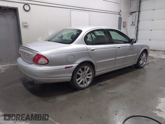 ✅ 2002 Jaguar X-Type • VIN: SAJEA53C62WC75074 • Lot: 42475394. Listed on IAAI with 178,509 mi. Free auction sales archive from the USA and detailed vehicle history report at DreamBid. Image 4.