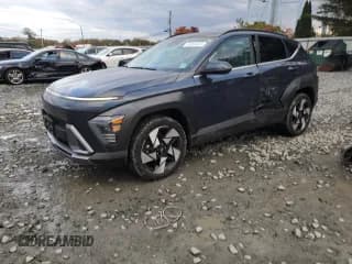 ✅ 2024 Hyundai Kona Limited • VIN: KM8HECA37RU159825 • Лот: 82634335. Опубликован ранее на Copart с пробегом 5 315 миль. Бесплатный доступ к архиву аукционных продаж из США и подробный отчёт об истории автомобиля на DreamBid. Изображение 1.
