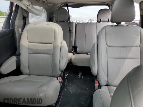 ✅ 2019 Toyota Sienna XLE • VIN: 5TDDZ3DC6KS219834 • Lot: 68177095. Wystawiony na Copart z przebiegiem 79 591 mil. Bezpłatny archiwum sprzedaży aukcyjnych z USA i szczegółowy raport historii pojazdu na DreamBid. Zdjęcie 10.