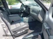 ✅ 2003 Ford Explorer Sport Trac XLS • VIN: 1FMZU77E23UA64779 • Lot: 42241409. Wystawiony na IAAI z przebiegiem 212 608 mil. Bezpłatny archiwum sprzedaży aukcyjnych z USA i szczegółowy raport historii pojazdu na DreamBid. Zdjęcie 5.