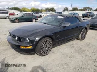 ✅ 2005 Ford Mustang GT Deluxe • VIN: 1ZVFT85H255174223 • Лот: 71890875. Опубликован ранее на Copart с пробегом Не указан. Бесплатный доступ к архиву аукционных продаж из США и подробный отчёт об истории автомобиля на DreamBid. Изображение 1.