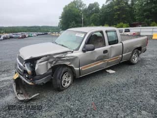 ✅ 2003 Chevrolet Silverado 1500 LS • VIN: 2GCEC19X631389044 • Lot: 58505165. Wystawiony na Copart z przebiegiem Nie podano. Bezpłatny archiwum sprzedaży aukcyjnych z USA i szczegółowy raport historii pojazdu na DreamBid. Zdjęcie 1.