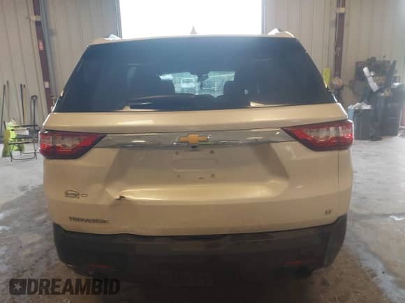 2018 Chevrolet Traverse LT Cloth z VIN 1GNERGKW6JJ260945, wystawiony jako IAAI lot #43031586 z przebiegiem 205 121 mil mil oraz . Historia ofert i sprzedaży dostępna na DreamBid. Obrazek 16.