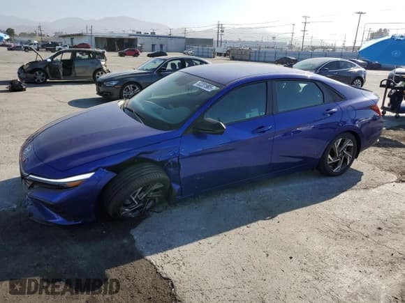 ✅ 2025 Hyundai Elantra SEL Sport • VIN: KMHLM4DG2SU021293 • Lot: 82201905. Listed on Copart with 811 mi. Free auction sales archive from the USA and detailed vehicle history report at DreamBid. Image 1.