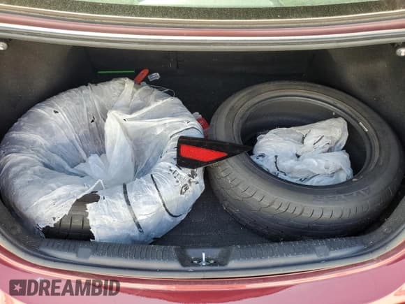 ✅ 2016 Hyundai Elantra SE • VIN: 5NPDH4AE4GH788404 • Lot: 71842045. Listed on Copart with 139,889 mi. Free auction sales archive from the USA and detailed vehicle history report at DreamBid. Image 12.