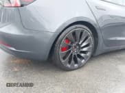 ✅ 2023 Tesla Model 3 Performance • VIN: 5YJ3E1EC0PF488692 • Lot: 43686025. Wystawiony na IAAI z przebiegiem 71 578 mil. Bezpłatny archiwum sprzedaży aukcyjnych z USA i szczegółowy raport historii pojazdu na DreamBid. Zdjęcie 19.