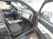 2010 Mercury Mariner z VIN 4M2CN8B71AKJ18792, wystawiony jako IAAI lot #42777106 z przebiegiem 193 930 mil mil oraz . Historia ofert i sprzedaży dostępna na DreamBid. Obrazek 5.