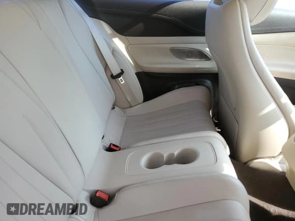 ✅ 2019 Mercedes-Benz E 450 • VIN: WDD1J6HB6KF114844 • Lot: 63480705. Listed on Copart with 111,984 mi. Free auction sales archive from the USA and detailed vehicle history report at DreamBid. Image 10.