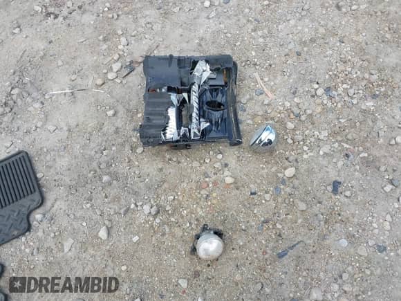 2016 Chevrolet Silverado 1500 LT с VIN 1GCVKREC7GZ333731, выставлен на аукционе IAAI как лот 43058858 с пробегом 161 298 миль миль и . История ставок и продаж доступна на DreamBid. Изображение 12.