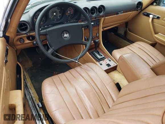 ✅ 1983 Mercedes-Benz 380 SL • VIN: WDBBA45A0DB019574 • Lot: 73357504. Wystawiony na Copart z przebiegiem 56 150 mil. Bezpłatny archiwum sprzedaży aukcyjnych z USA i szczegółowy raport historii pojazdu na DreamBid. Zdjęcie 8.