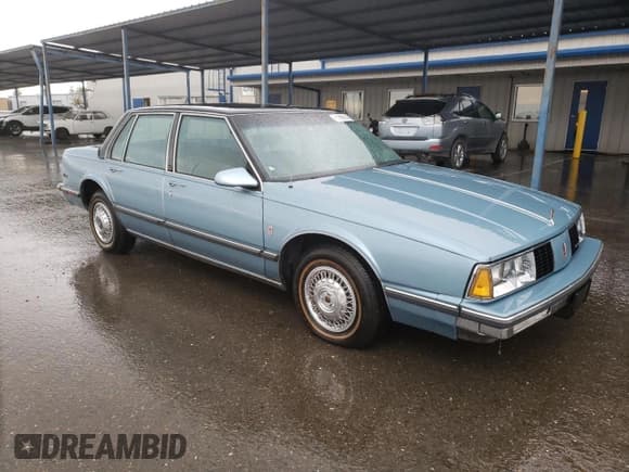 ✅ 1986 Oldsmobile 88 • VIN: 1G3HY6931G1848954 • Lot: 81999144. Wystawiony na Copart z przebiegiem Nie podano. Bezpłatny archiwum sprzedaży aukcyjnych z USA i szczegółowy raport historii pojazdu na DreamBid. Zdjęcie 4.