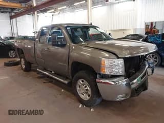 ✅ 2008 Chevrolet Silverado 2500HD 1LT • VIN: 1GCHK29698E176379 • Lot: 41808600. Wystawiony na IAAI z przebiegiem 182 610 mil. Bezpłatny archiwum sprzedaży aukcyjnych z USA i szczegółowy raport historii pojazdu na DreamBid. Zdjęcie 1.