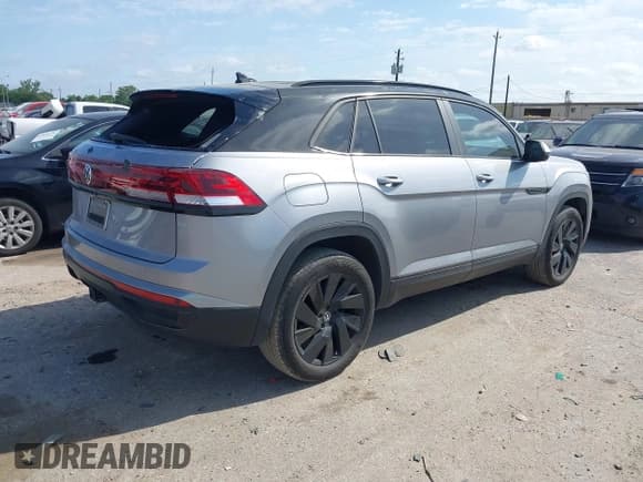 ✅ 2024 Volkswagen Atlas SE • VIN: 1V2WE2CA0RC201550 • Lot: 42048995. Wystawiony na IAAI z przebiegiem 47 181 mil. Bezpłatny archiwum sprzedaży aukcyjnych z USA i szczegółowy raport historii pojazdu na DreamBid. Zdjęcie 4.