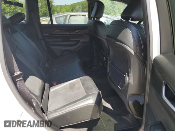 ✅ 2025 Jeep Grand Cherokee Altitude • VIN: 1C4RJHAG2S8657207 • Lot: 68435995. Wystawiony na Copart z przebiegiem 4 615 mil. Bezpłatny archiwum sprzedaży aukcyjnych z USA i szczegółowy raport historii pojazdu na DreamBid. Zdjęcie 11.