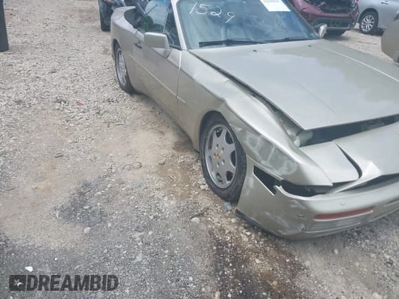 ✅ 1990 Porsche 944 • VIN: WP0CB2942LN481529 • Lot: 42600847. Wystawiony na IAAI z przebiegiem 124 329 mil. Bezpłatny archiwum sprzedaży aukcyjnych z USA i szczegółowy raport historii pojazdu na DreamBid. Zdjęcie 17.