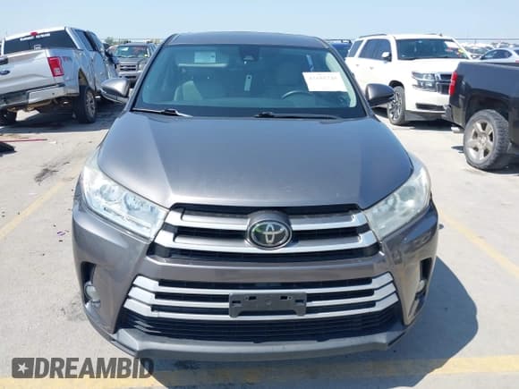✅ 2017 Toyota Highlander LE • VIN: 5TDZZRFH4HS221172 • Lot: 43181745. Wystawiony na IAAI z przebiegiem 123 086 mil. Bezpłatny archiwum sprzedaży aukcyjnych z USA i szczegółowy raport historii pojazdu na DreamBid. Zdjęcie 12.