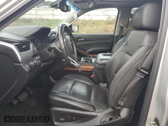 ✅ 2018 Chevrolet Suburban Premier • VIN: 1GNSKJKC3JR152875 • Lot: 77623194. Wystawiony na Copart z przebiegiem 167 335 mil. Bezpłatny archiwum sprzedaży aukcyjnych z USA i szczegółowy raport historii pojazdu na DreamBid. Zdjęcie 7.