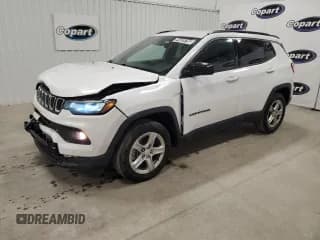 ✅ 2023 Jeep Compass Latitude • VIN: 3C4NJDBNXPT544182 • Lot: 91629795. Wystawiony na Copart z przebiegiem 21 786 mil. Bezpłatny archiwum sprzedaży aukcyjnych z USA i szczegółowy raport historii pojazdu na DreamBid. Zdjęcie 1.