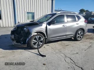 ✅ 2018 Nissan Rogue SL • VIN: 5N1AT2MT5JC785462 • Lot: 82621425. Wystawiony na Copart z przebiegiem 94 945 mil. Bezpłatny archiwum sprzedaży aukcyjnych z USA i szczegółowy raport historii pojazdu na DreamBid. Zdjęcie 1.