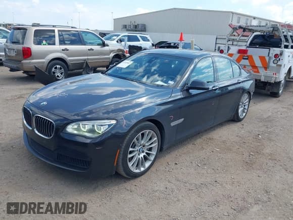 ✅ 2015 BMW 7 Series 750i • VIN: WBAYA8C56FGK19760 • Lot: 43349584. Wystawiony na IAAI z przebiegiem 169 085 mil. Bezpłatny archiwum sprzedaży aukcyjnych z USA i szczegółowy raport historii pojazdu na DreamBid. Zdjęcie 18.