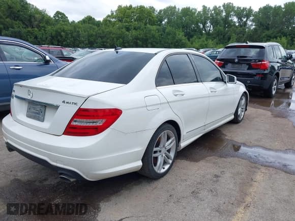 ✅ 2013 Mercedes-Benz C 300 Sport • VIN: WDDGF8AB9DR278169 • Lot: 42818445. Listed on IAAI with 145,311 mi. Free auction sales archive from the USA and detailed vehicle history report at DreamBid. Image 4.