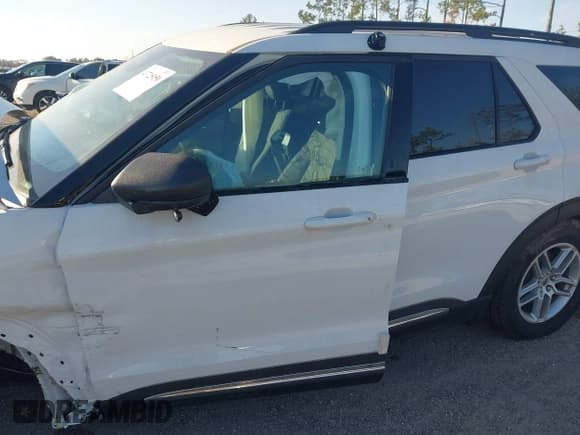 ✅ 2025 Ford Explorer Active • VIN: 1FMUK8DH4SGA19750 • Lot: 43725050. Listed on IAAI with 1,383 mi. Free auction sales archive from the USA and detailed vehicle history report at DreamBid. Image 18.