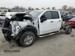 ✅ 2022 Chevrolet Silverado 2500HD • VIN: 1GB5YLE71NF335721 • Лот: 93628005. Опубликован ранее на Copart с пробегом 58 046 миль. Бесплатный доступ к архиву аукционных продаж из США и подробный отчёт об истории автомобиля на DreamBid. Изображение 1.