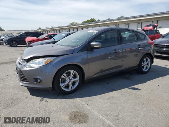 ✅ 2014 Ford Focus SE • VIN: 1FADP3K29EL443787 • Lot: 84724015. Wystawiony na Copart z przebiegiem 152 057 mil. Bezpłatny archiwum sprzedaży aukcyjnych z USA i szczegółowy raport historii pojazdu na DreamBid. Zdjęcie 1.
