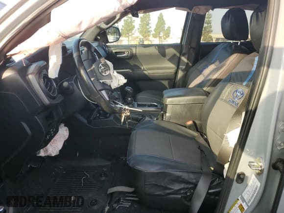 ✅ 2018 Toyota Tacoma TRD Off Road • VIN: 3TMDZ5BN3JM039712 • Lot: 89657285. Listed on Copart with 79,609 mi. Free auction sales archive from the USA and detailed vehicle history report at DreamBid. Image 7.