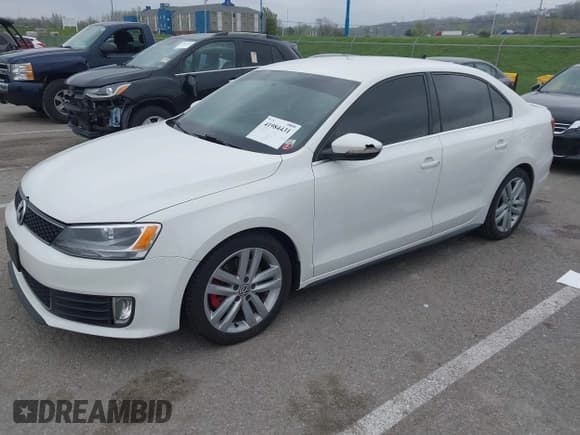 ✅ 2013 Volkswagen Jetta Autobahn • VIN: 3VW4A7AJ5DM273496 • Лот: 41984431. Опубликован ранее на IAAI с пробегом 86 788 миль. Бесплатный доступ к архиву аукционных продаж из США и подробный отчёт об истории автомобиля на DreamBid. Изображение 2.