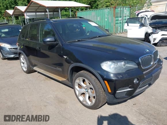 ✅ 2011 BMW X5 35i • VIN: 5UXZV4C54BL409383 • Lot: 43054694. Listed on IAAI with 151,407 mi. Free auction sales archive from the USA and detailed vehicle history report at DreamBid. Image 1.