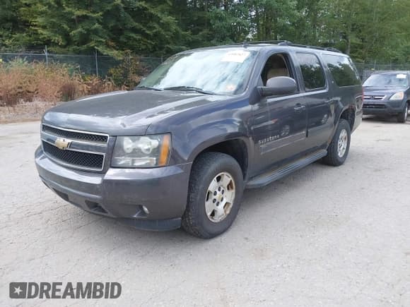 ✅ 2010 Chevrolet Suburban LT • VIN: 1GNUKJE33AR117502 • Lot: 43082827. Listed on IAAI with 200,098 mi. Free auction sales archive from the USA and detailed vehicle history report at DreamBid. Image 2.
