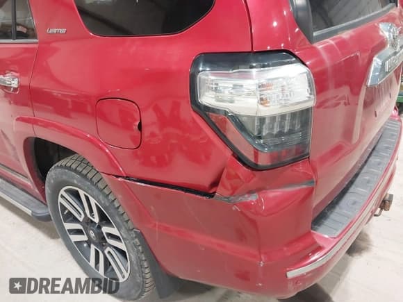 ✅ 2018 Toyota 4Runner SR5 • VIN: JTEBU5JRXJ5495556 • Lot: 42060467. Wystawiony na IAAI z przebiegiem 235 195 mil. Bezpłatny archiwum sprzedaży aukcyjnych z USA i szczegółowy raport historii pojazdu na DreamBid. Zdjęcie 18.