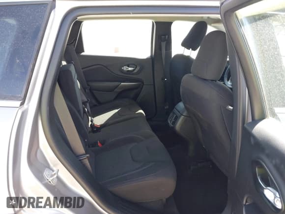 ✅ 2019 Jeep Cherokee Latitude • VIN: 1C4PJMCX4KD101856 • Lot: 41828553. Listed on IAAI with 79,481 mi. Free auction sales archive from the USA and detailed vehicle history report at DreamBid. Image 8.