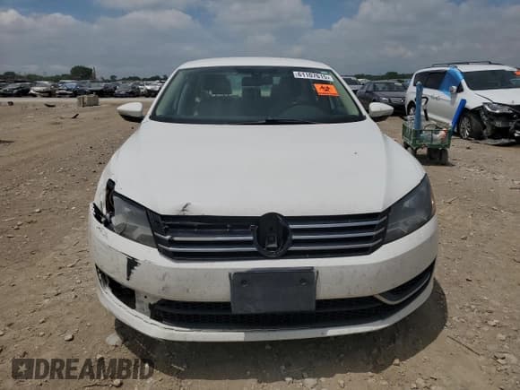 ✅ 2012 Volkswagen Passat SE • VIN: 1VWBP7A30CC071964 • Lot: 61107615. Listed on Copart with 197,209 mi. Free auction sales archive from the USA and detailed vehicle history report at DreamBid. Image 5.
