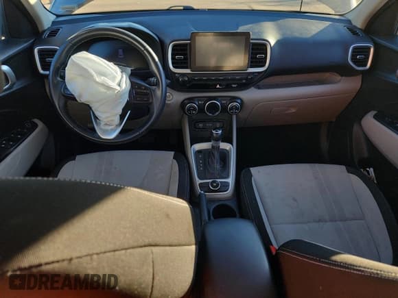 ✅ 2024 Hyundai Venue SEL • VIN: KMHRC8A39RU279939 • Lot: 90418435. Wystawiony na Copart z przebiegiem 47 085 mil. Bezpłatny archiwum sprzedaży aukcyjnych z USA i szczegółowy raport historii pojazdu na DreamBid. Zdjęcie 8.