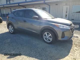 ✅ 2025 Nissan Kicks Play S • VIN: 3N1CP5BV9SL481132 • Lot: 61159365. Wystawiony na Copart z przebiegiem 2 819 mil. Bezpłatny archiwum sprzedaży aukcyjnych z USA i szczegółowy raport historii pojazdu na DreamBid. Zdjęcie 4.