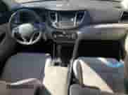 2016 Hyundai Tucson SE z VIN KM8J23A44GU225408, wystawiony jako Copart lot #82504215 z przebiegiem 179 480 mil mil oraz Szkoda całkowita • Salvage title. Historia ofert i sprzedaży dostępna na DreamBid. Obrazek 8.