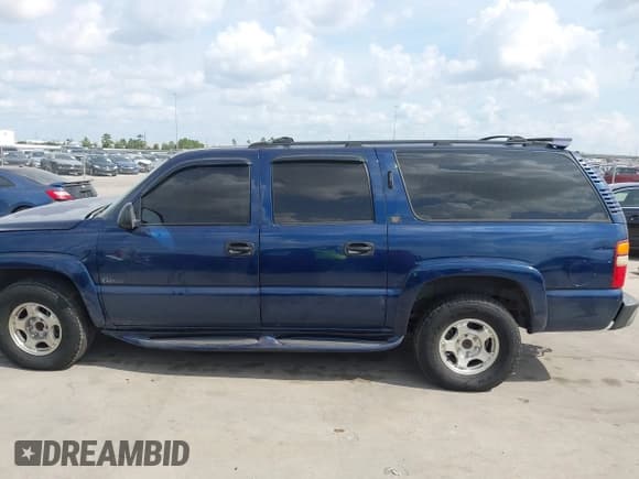 ✅ 2001 Chevrolet Suburban LT • VIN: 3GNEC16T21G126434 • Lot: 43527266. Wystawiony na IAAI z przebiegiem 320 265 mil. Bezpłatny archiwum sprzedaży aukcyjnych z USA i szczegółowy raport historii pojazdu na DreamBid. Zdjęcie 15.