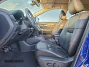 ✅ 2017 Nissan Rogue SV • VIN: 5N1AT2MT7HC827933 • Lot: 96121105. Listed on Copart with 67,217 mi. Free auction sales archive from the USA and detailed vehicle history report at DreamBid. Image 7.