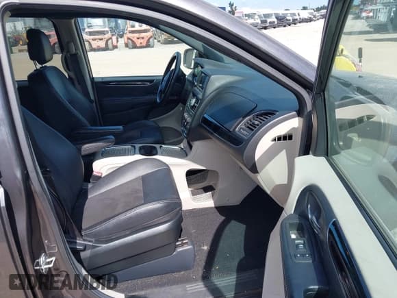 ✅ 2019 Dodge Grand Caravan SXT • VIN: 2C4RDGCG6KR800131 • Lot: 43458361. Wystawiony na IAAI z przebiegiem 101 394 mil. Bezpłatny archiwum sprzedaży aukcyjnych z USA i szczegółowy raport historii pojazdu na DreamBid. Zdjęcie 5.