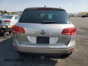 ✅ 2011 Volkswagen Touareg • VIN: WVGFG9BPXBD004780 • Lot: 64744175. Wystawiony na Copart z przebiegiem 116 928 mil. Bezpłatny archiwum sprzedaży aukcyjnych z USA i szczegółowy raport historii pojazdu na DreamBid. Zdjęcie 6.