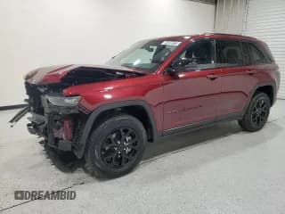 ✅ 2025 Jeep Grand Cherokee Altitude • VIN: 1C4RJHAG3S8657006 • Лот: 91030975. Опубликован ранее на Copart с пробегом 22 091 миль. Бесплатный доступ к архиву аукционных продаж из США и подробный отчёт об истории автомобиля на DreamBid. Изображение 1.