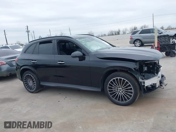 ✅ 2024 Mercedes-Benz GLC 300 • VIN: W1NKM4GB9RF209266 • Lot: 41331418. Listed on IAAI with 6,102 mi. Free auction sales archive from the USA and detailed vehicle history report at DreamBid. Image 13.