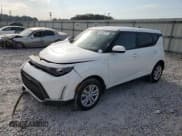 ✅ 2025 Kia Soul LX • VIN: KNDJ23AU0S7935479 • Лот: 80886315. Опубликован ранее на Copart с пробегом 16 078 миль. Бесплатный доступ к архиву аукционных продаж из США и подробный отчёт об истории автомобиля на DreamBid. Изображение 1.