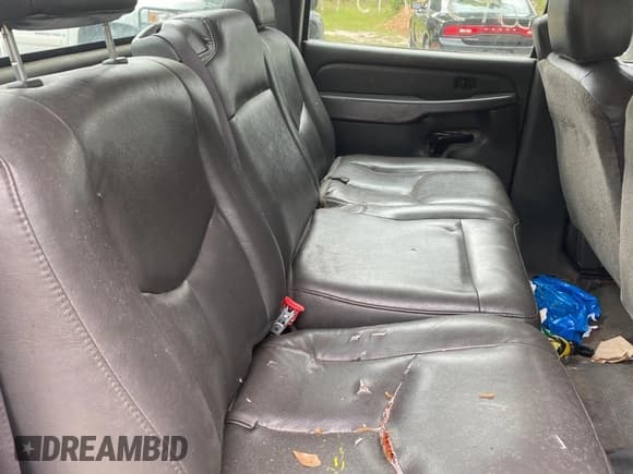 ✅ 2006 Chevrolet Silverado 1500 • VIN: 1GBJC33D36F179611 • Lot: 56563245. Wystawiony na Copart z przebiegiem 365 018 mil. Bezpłatny archiwum sprzedaży aukcyjnych z USA i szczegółowy raport historii pojazdu na DreamBid. Zdjęcie 6.